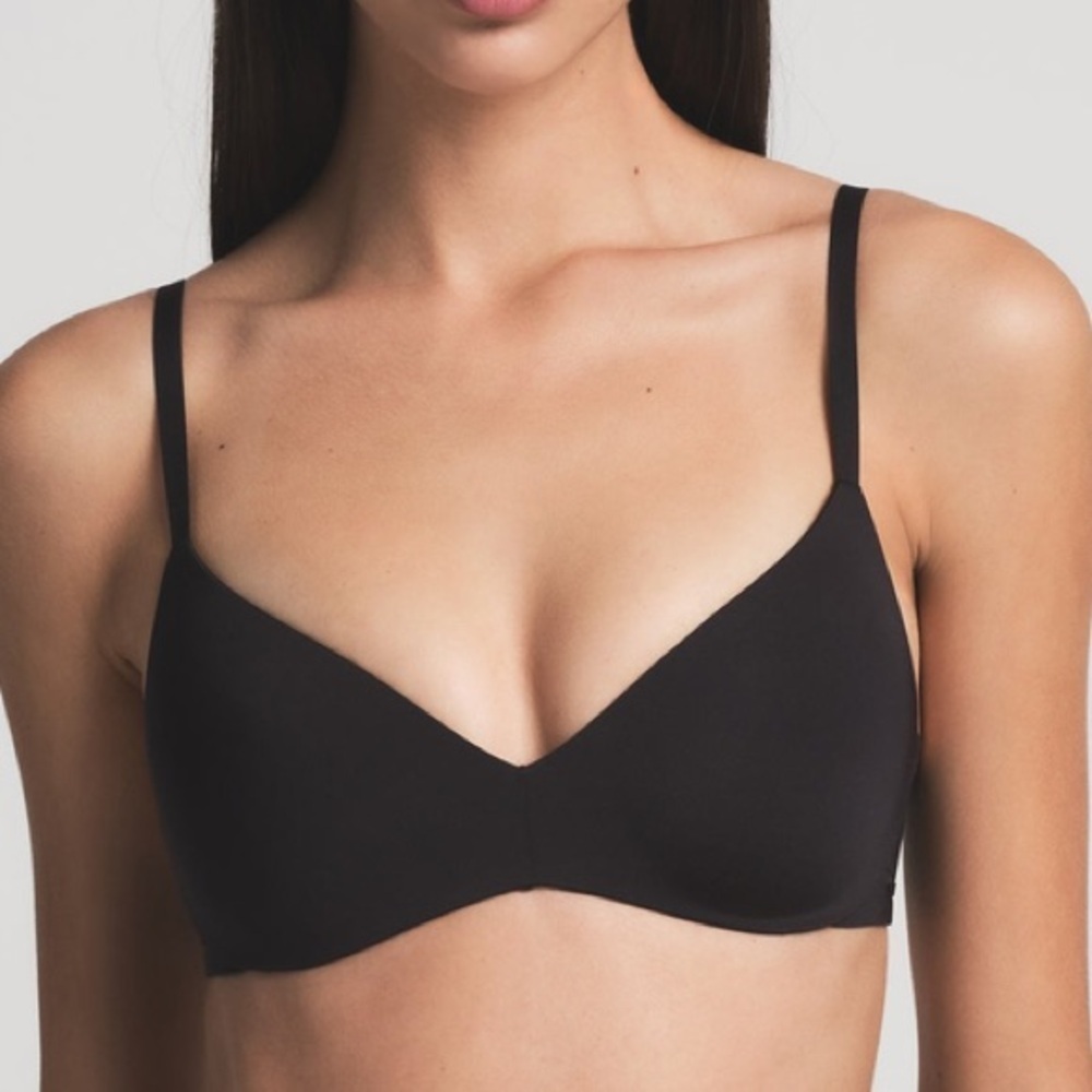 Skims Kim Kardashian Wireless Form Push Up Plunge Bra in Onyx Black Size 34D
